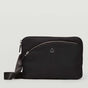 Lululemon Curved Lines Crossbody Bag in Black